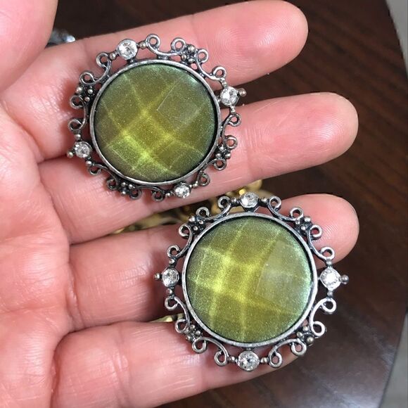 4 pairs of vintage clip on earrings - Picture 7 of 7